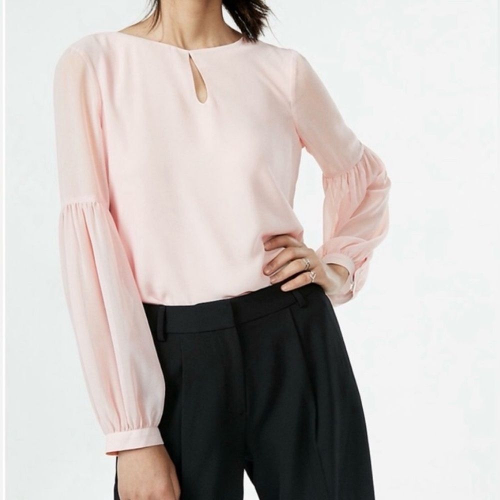Express Long Sleeve Keyhole Neckline Blouse in Light Pink Size L